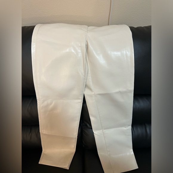 ARITZIA Wilfred High Rise Vegan Leather Pants Size 6 White - Picture 5 of 8